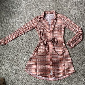 Small ~GROOVY~ looking mid thigh dress!